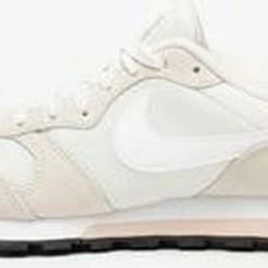 Nike MD Runner 2 - Sneakers - Dames - Maat 38 - Beige/Wit -Dames-schoenen Winkel 550x277 13