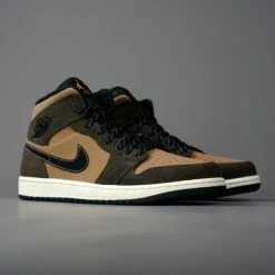 Nike Air Jordan 1 Mid Se ''Dark Chocolate'', DC7294-200, Maat 41, Bruin -Dames-schoenen Winkel 550x366 16