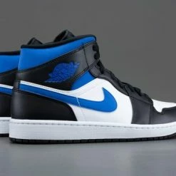 Nike Air Jordan 1 Mid White Black Racer Blue 554724-140 Maat 44 Wit;Zwart;Blauw 21 Nike Air Jordan 1 Mid White Black Racer Blue 554724-140 Maat 44 Wit;Zwart;Blauw -Dames-schoenen Winkel 550x366 72