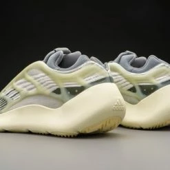 Adidas Yeezy 700 V3 Fade Salt ID1674 Maat 42 2/3 Kleur Als Op Foto -Dames-schoenen Winkel 550x366 90