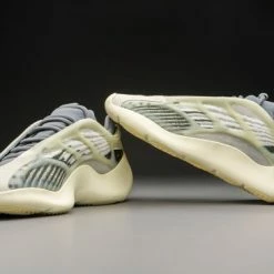 Adidas Yeezy 700 V3 Fade Salt ID1674 Maat 42 2/3 Kleur Als Op Foto -Dames-schoenen Winkel 550x366 93