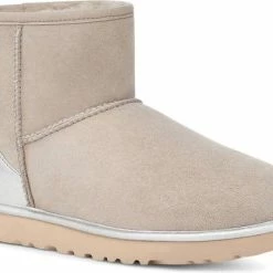 UGG Laarzen Vrouwen - Maat 39 -Dames-schoenen Winkel 550x417 1