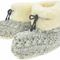 Oncedoce Wollen Sloffen - Winter Pantoffels 100% ECHT Lamswol En Leer - MAAT 39 - Leren Zooltjes – Veters - Handgemaakte Slofjes - Kleur Gemêleerd Grijs-Crème 8 Oncedoce Wollen Sloffen - Winter Pantoffels 100% ECHT Lamswol En Leer - MAAT 39 - Leren Zooltjes – Veters - Handgemaakte Slofjes - Kleur Gemêleerd Grijs-Crème -Dames-schoenen Winkel 550x447 4