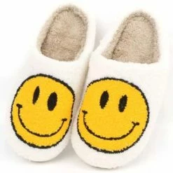 VAASZ - Fluffy Smiley Pantoffels / Sloffen / Slippers / Huisschoenen / Binnenschoenen - WINTERWARM -Dames-schoenen Winkel 550x527 2