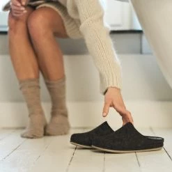 Travelin At-Home Sloffen - Wollen Pantoffels - Dames - Donkergrijs - Maat 40 16 Travelin At-Home Sloffen - Wollen Pantoffels - Dames - Donkergrijs - Maat 40 -Dames-schoenen Winkel 550x550 159