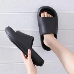 Geweo - Badslippers - EVA Slippers Heren Dames - Pillow Slides - Kerstmis - Kerstfeest - Christmas Gift - Unisex - Verdikte - Antislip - Lichtgewicht - Zwart - Maat 44/45 19 Geweo - Badslippers - EVA Slippers Heren Dames - Pillow Slides - Kerstmis - Kerstfeest - Christmas Gift - Unisex - Verdikte - Antislip - Lichtgewicht - Zwart - Maat 44/45 -Dames-schoenen Winkel 550x550 78