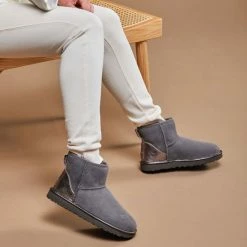 UGG Enkellaarsjes Dames / Laarzen / Damesschoenen - Wol - 1120872 - Grijs - Maat 38 15 UGG Enkellaarsjes Dames / Laarzen / Damesschoenen - Wol - 1120872 - Grijs - Maat 38 -Dames-schoenen Winkel 550x765 3